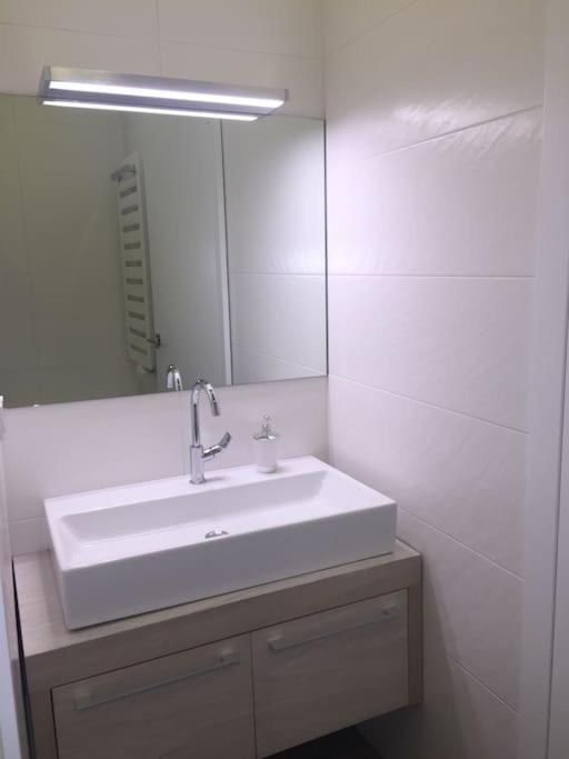New Apartment - 10 Min Downtown Відень Екстер'єр фото