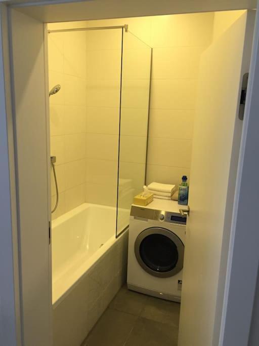 New Apartment - 10 Min Downtown Відень Екстер'єр фото