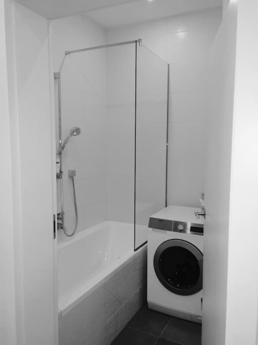 New Apartment - 10 Min Downtown Відень Екстер'єр фото